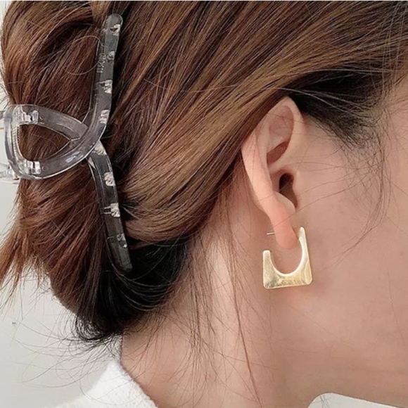 Minimalist thin and smooth geometric huggie earrings; nwot - Picture 4 of 11